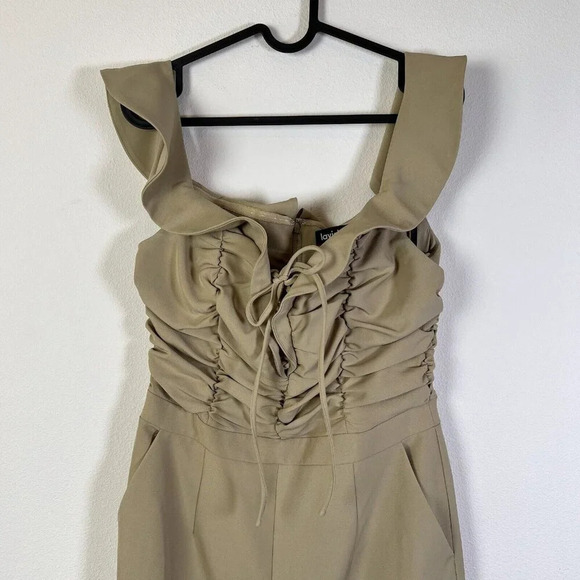 Lavish Alice Women’s Jumpsuit Size 8 Beige Wide Leg Business Formal Occassion - Picture 2 of 10